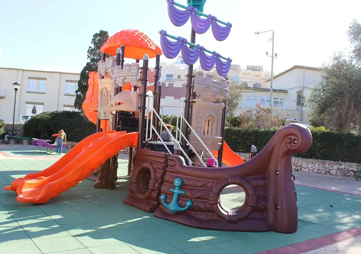 SlidePirate by Gokker Ltd