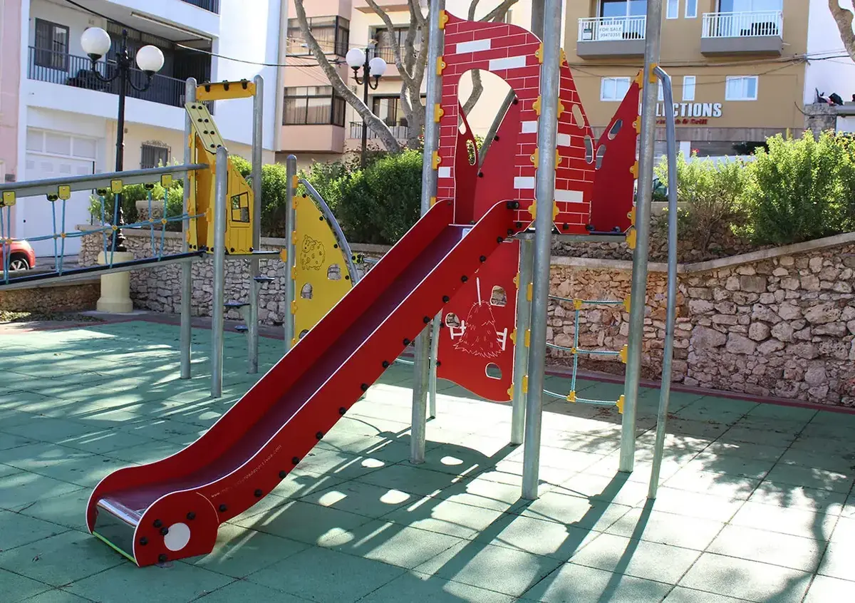 SlideRedCastle by Gokker Ltd