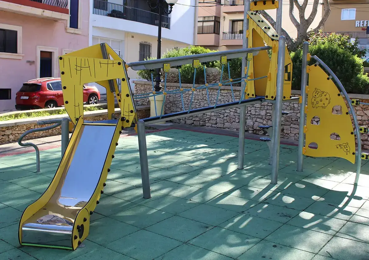 Slide by Gokker Ltd