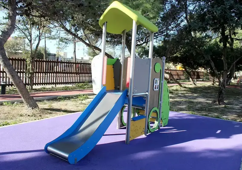 Slide by Gokker Ltd